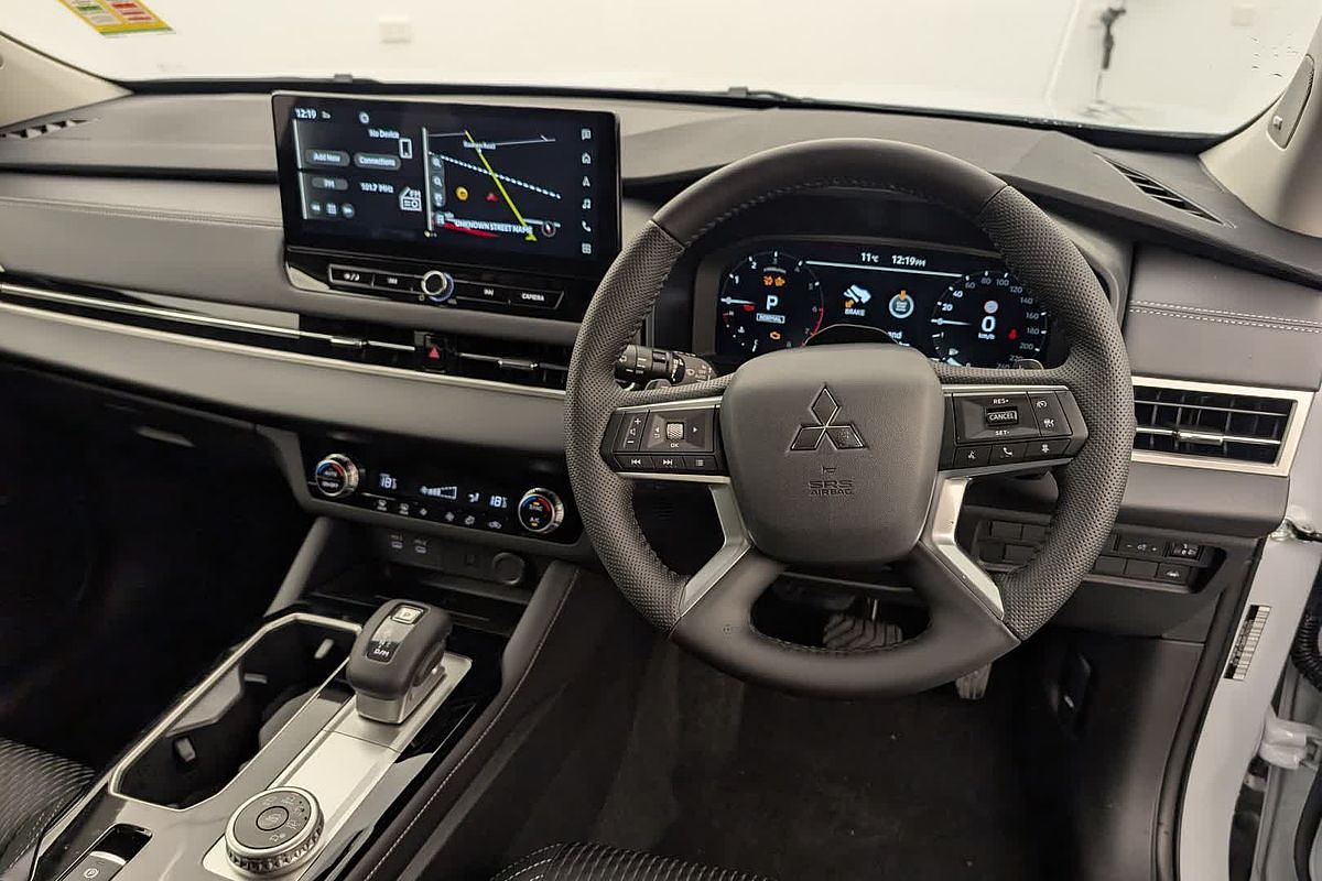 2025 Mitsubishi Outlander LS ZM