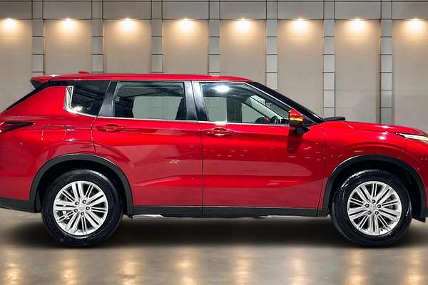 2024 Mitsubishi Outlander ES ZM