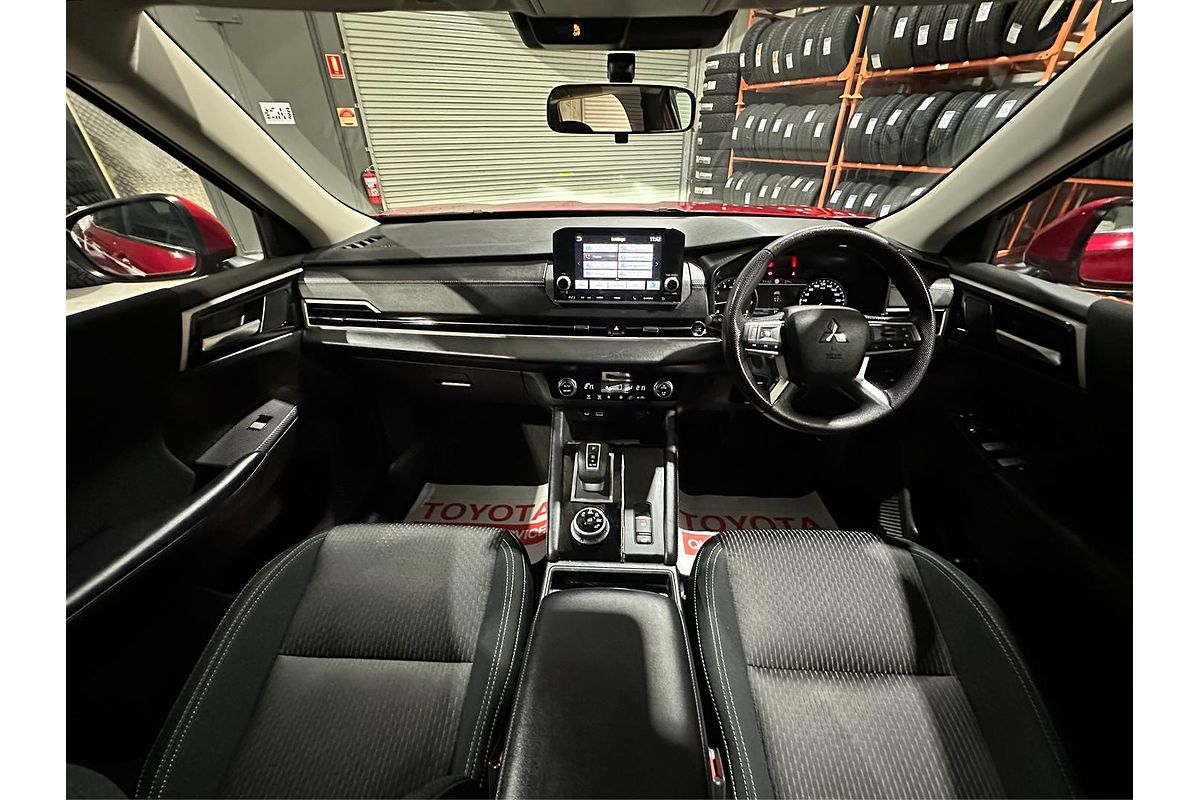 2024 Mitsubishi Outlander ES ZM