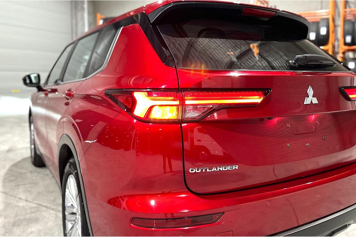 2024 Mitsubishi Outlander ES ZM