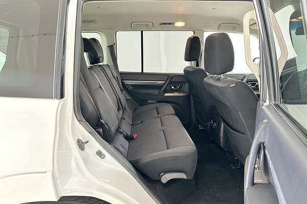 2018 Mitsubishi Pajero GLX NX