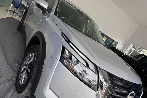 2023 Nissan Pathfinder Ti R53