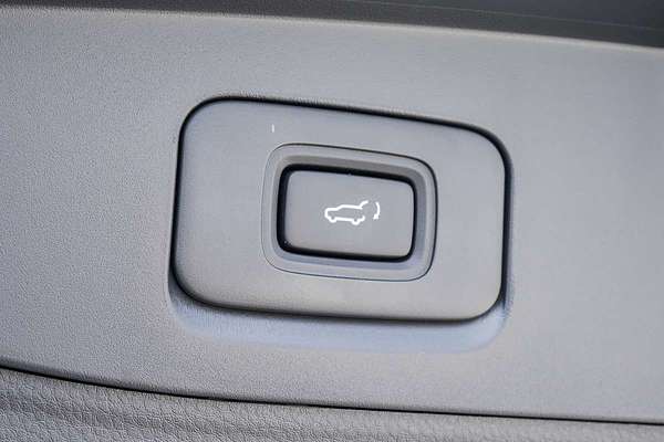 2025 Isuzu MU-X LS-T