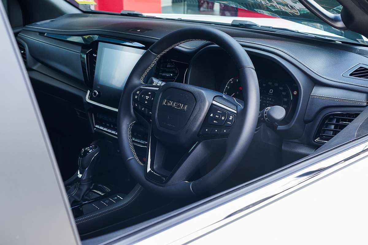 2025 Isuzu MU-X LS-T