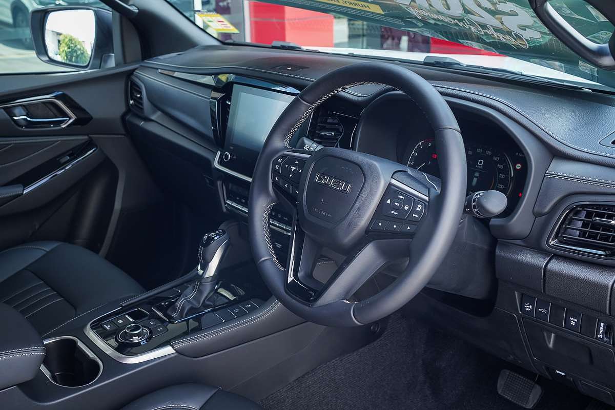 2025 Isuzu MU-X LS-T