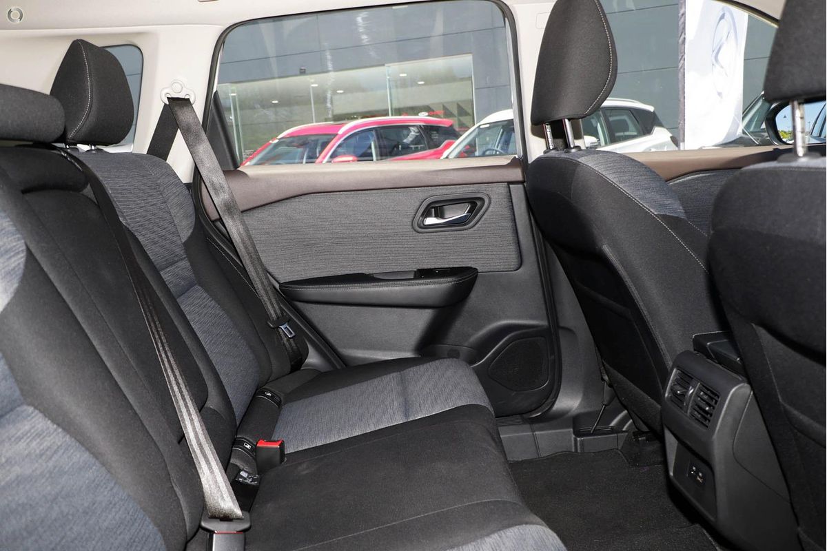 2025 Nissan X-TRAIL ST T33