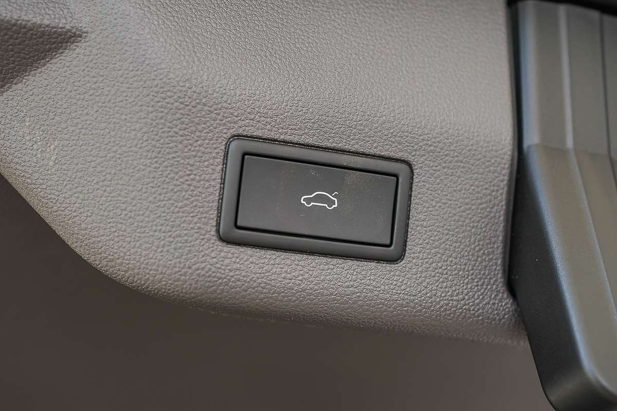 2024 Volkswagen Multivan TDI360 Life T7 SWB