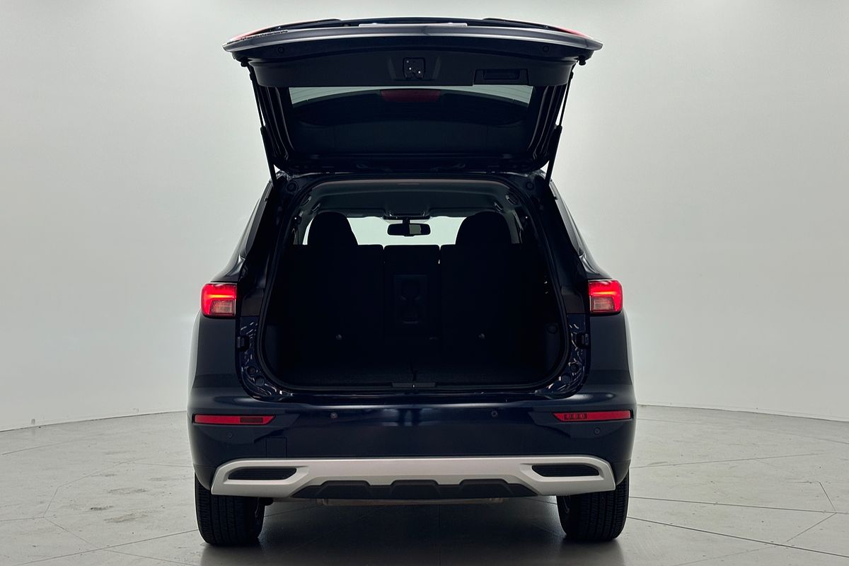 2023 Mitsubishi Outlander LS ZM