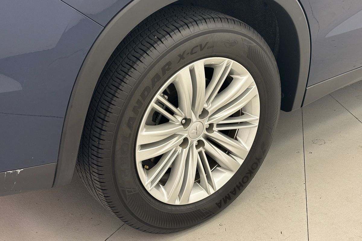 2023 Mitsubishi Outlander LS ZM