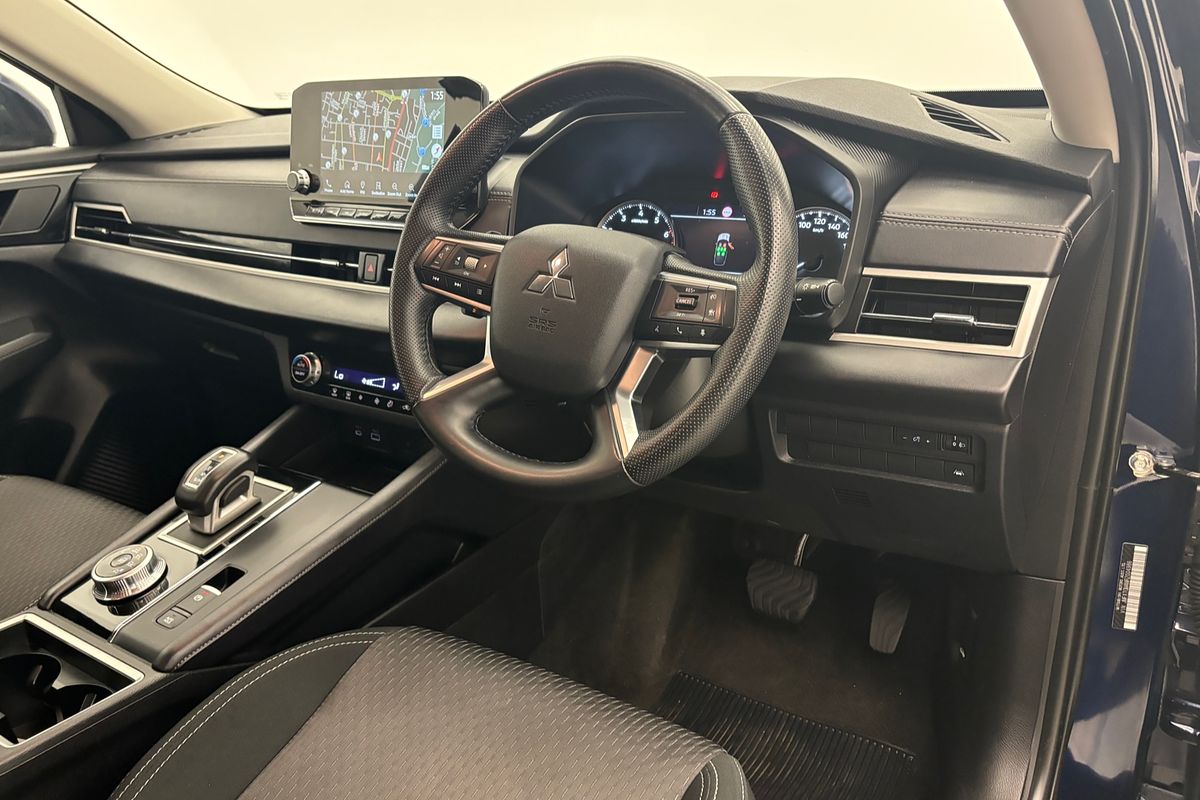 2023 Mitsubishi Outlander LS ZM