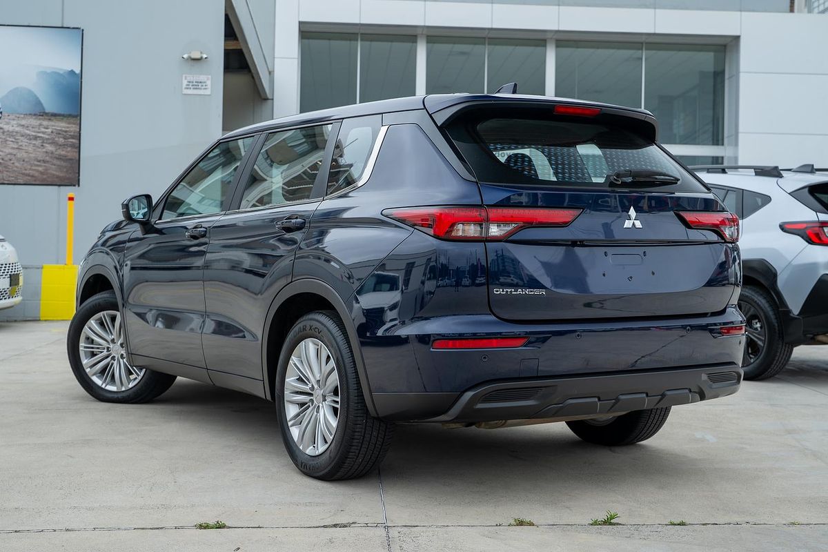 2023 Mitsubishi Outlander ES ZM