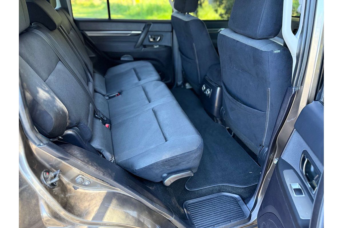 2010 Mitsubishi Pajero GLS NT