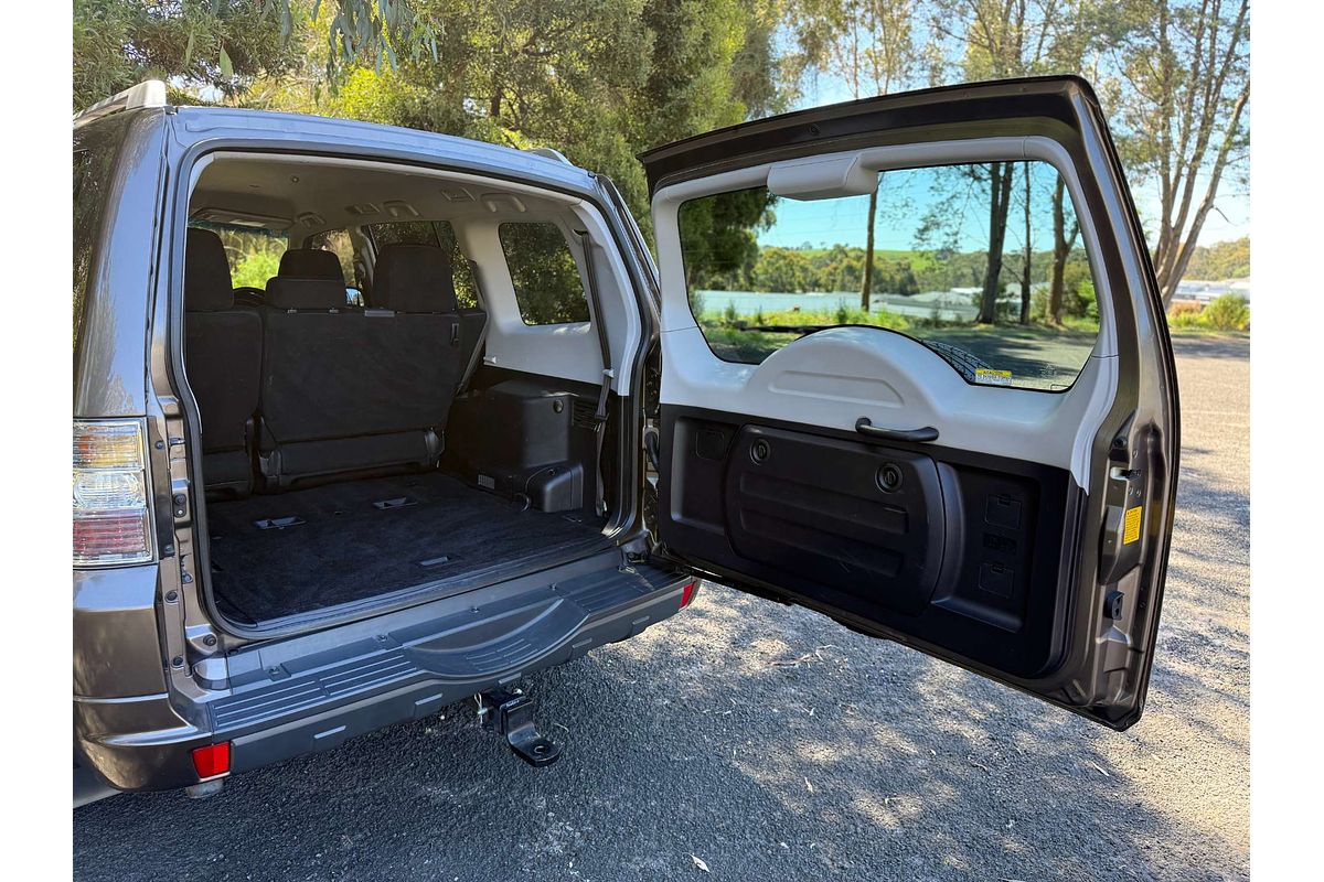 2010 Mitsubishi Pajero GLS NT