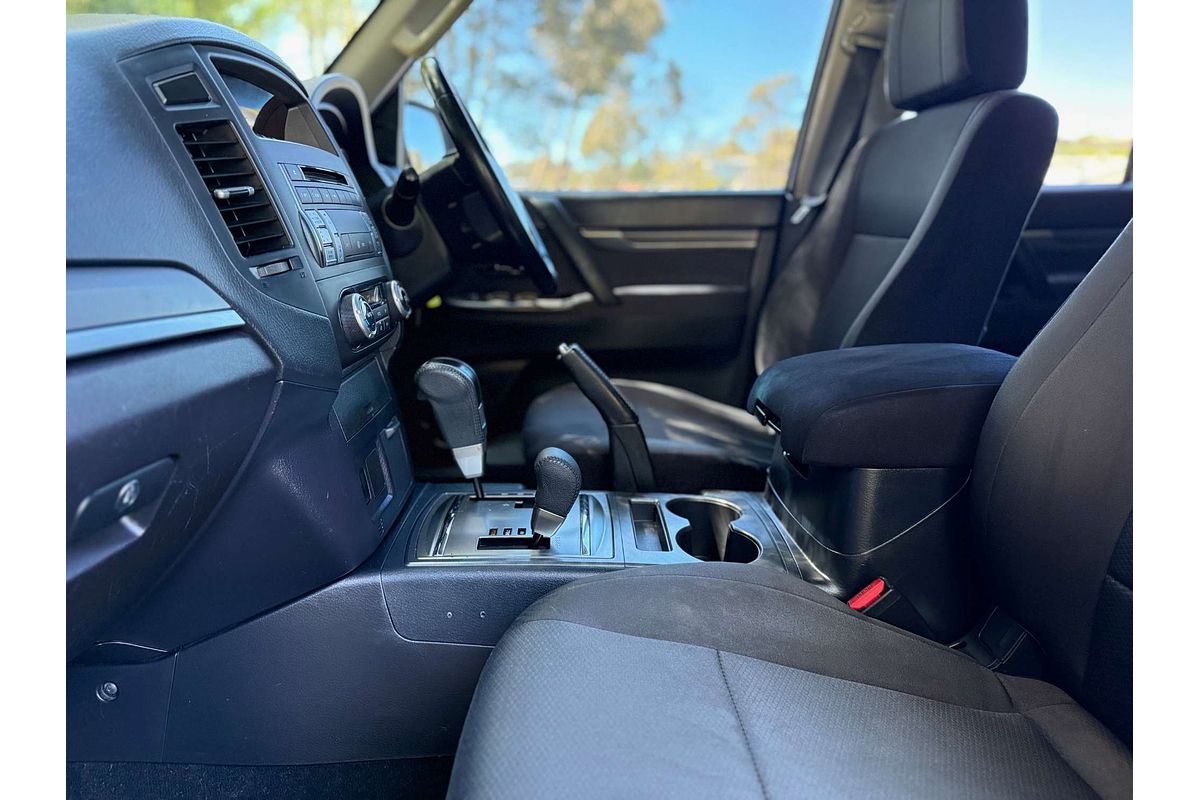 2010 Mitsubishi Pajero GLS NT