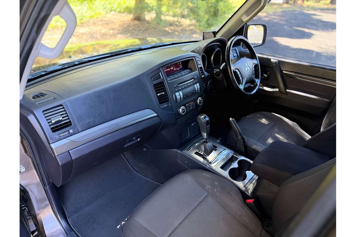 2010 Mitsubishi Pajero GLS NT