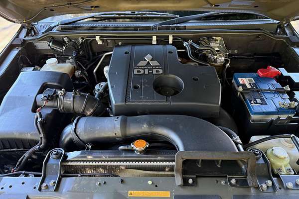 2010 Mitsubishi Pajero GLS NT