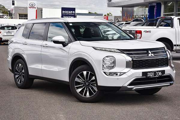 2025 Mitsubishi Outlander LS ZM