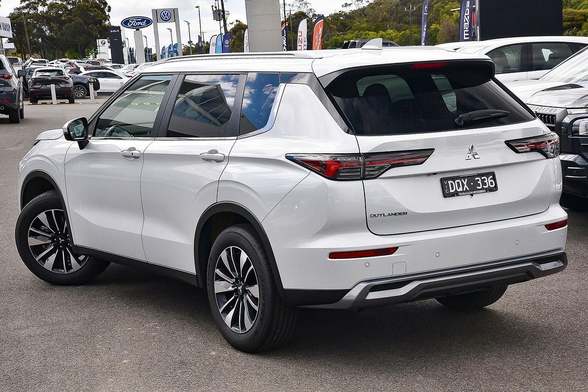 2025 Mitsubishi Outlander LS ZM