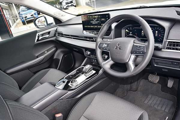 2025 Mitsubishi Outlander LS ZM