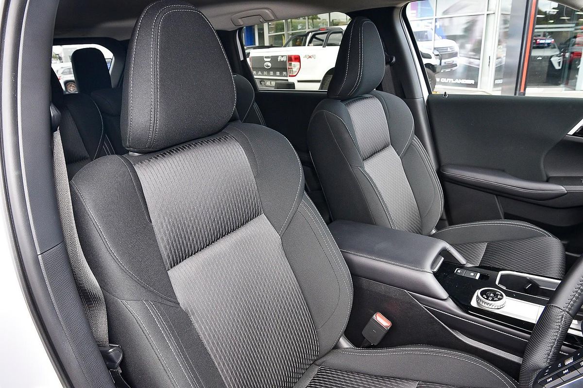 2025 Mitsubishi Outlander LS ZM