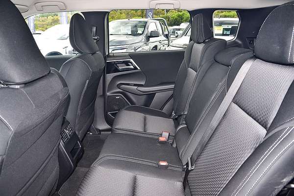 2025 Mitsubishi Outlander LS ZM