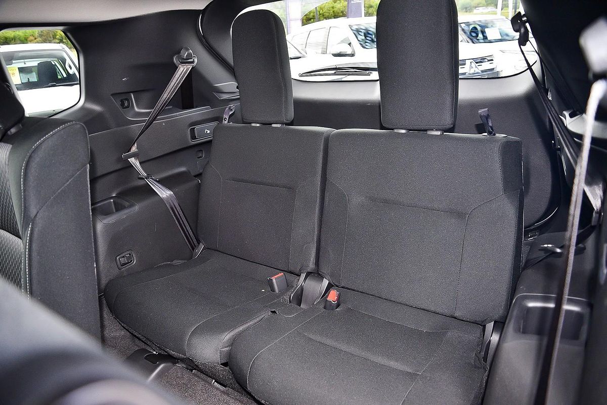 2025 Mitsubishi Outlander LS ZM