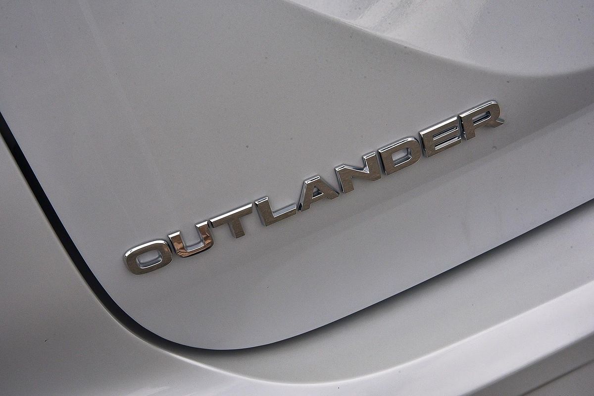 2025 Mitsubishi Outlander LS ZM