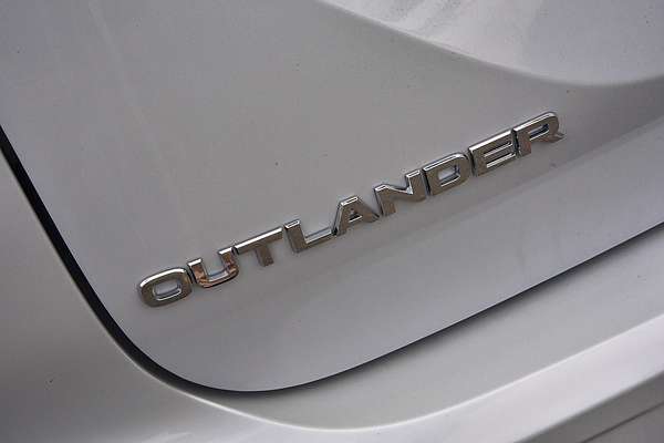 2025 Mitsubishi Outlander LS ZM