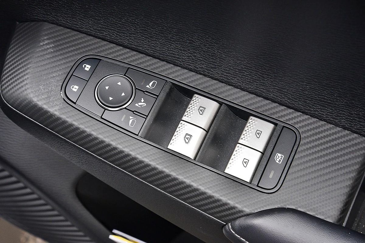 2025 Mitsubishi Outlander LS ZM