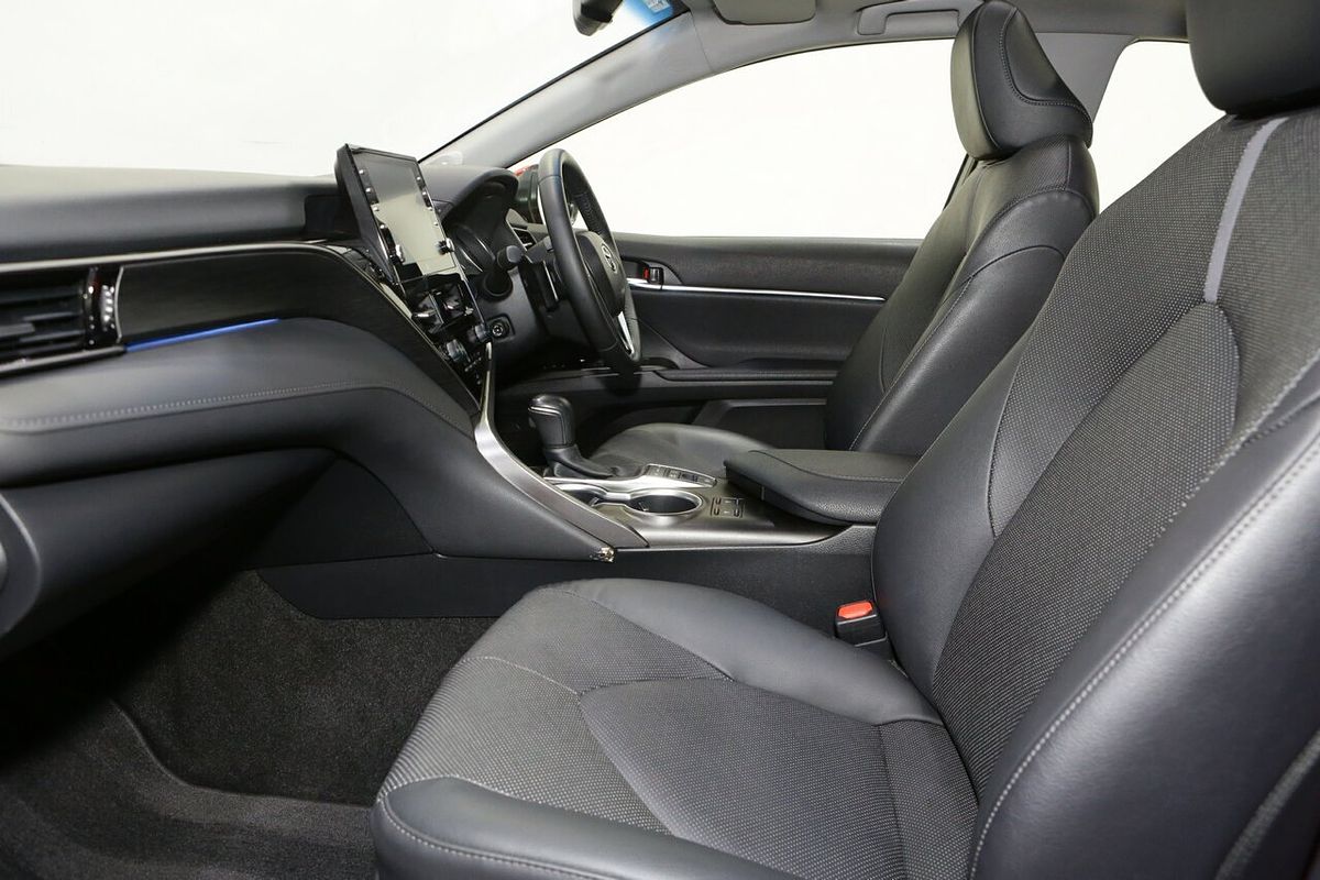 2022 Toyota Camry SL AXVH70R