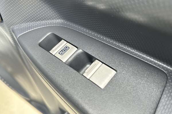 2023 Isuzu N Series NNR 45-150 Vanpack MWB