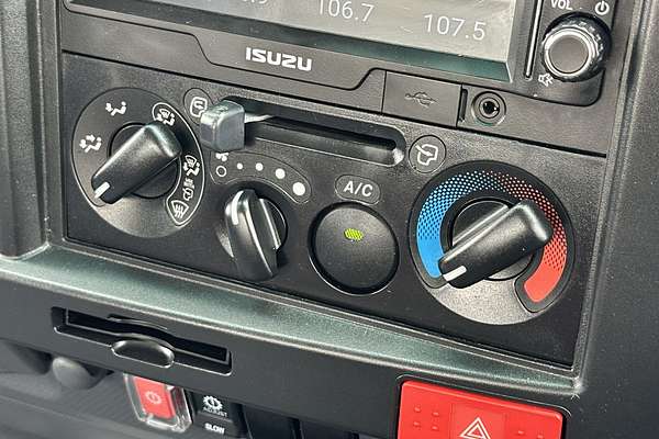 2023 Isuzu N Series NNR 45-150 Vanpack MWB