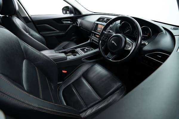 2016 Jaguar F-PACE 20d Prestige X761