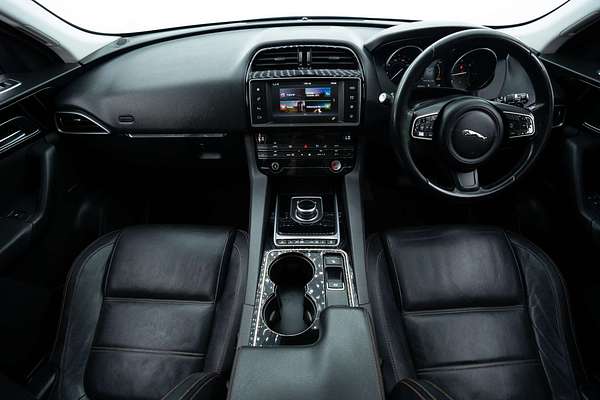 2016 Jaguar F-PACE 20d Prestige X761