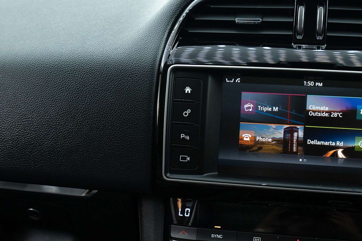 2016 Jaguar F-PACE 20d Prestige X761