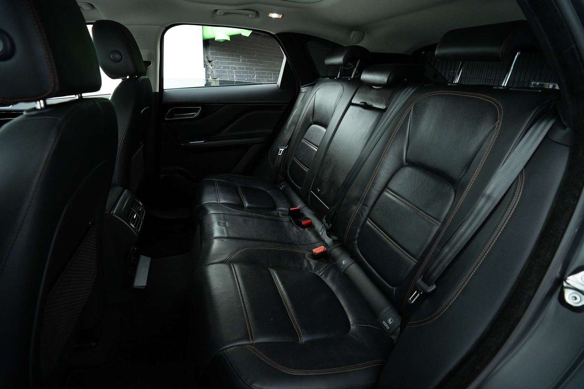 2016 Jaguar F-PACE 20d Prestige X761