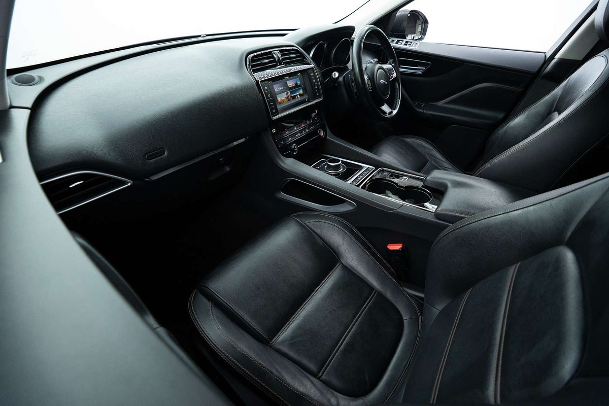 2016 Jaguar F-PACE 20d Prestige X761