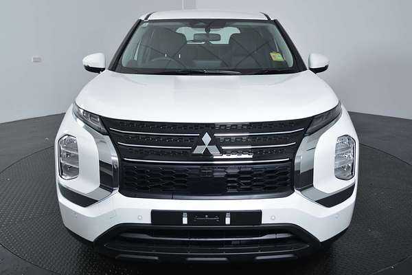 2025 Mitsubishi Outlander ES ZM