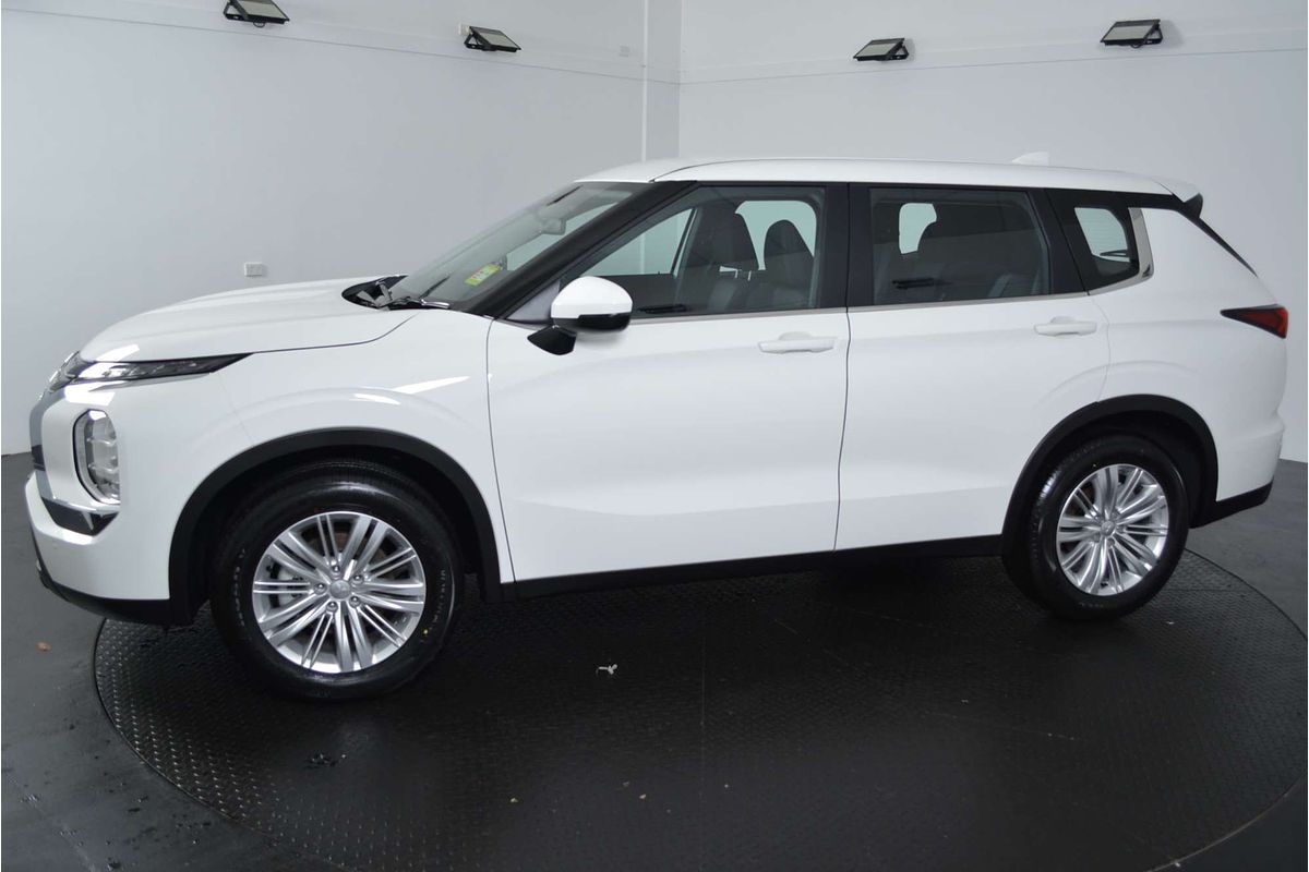 2025 Mitsubishi Outlander ES ZM