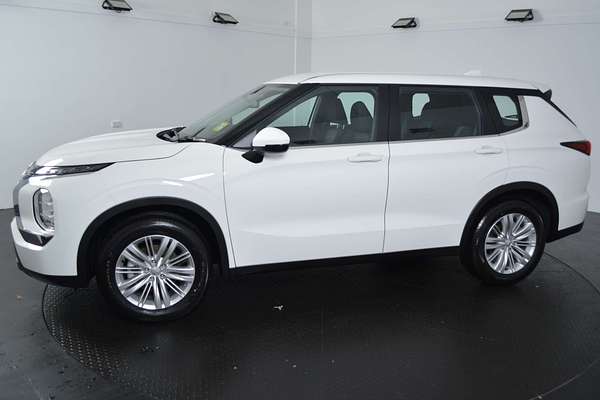 2025 Mitsubishi Outlander ES ZM