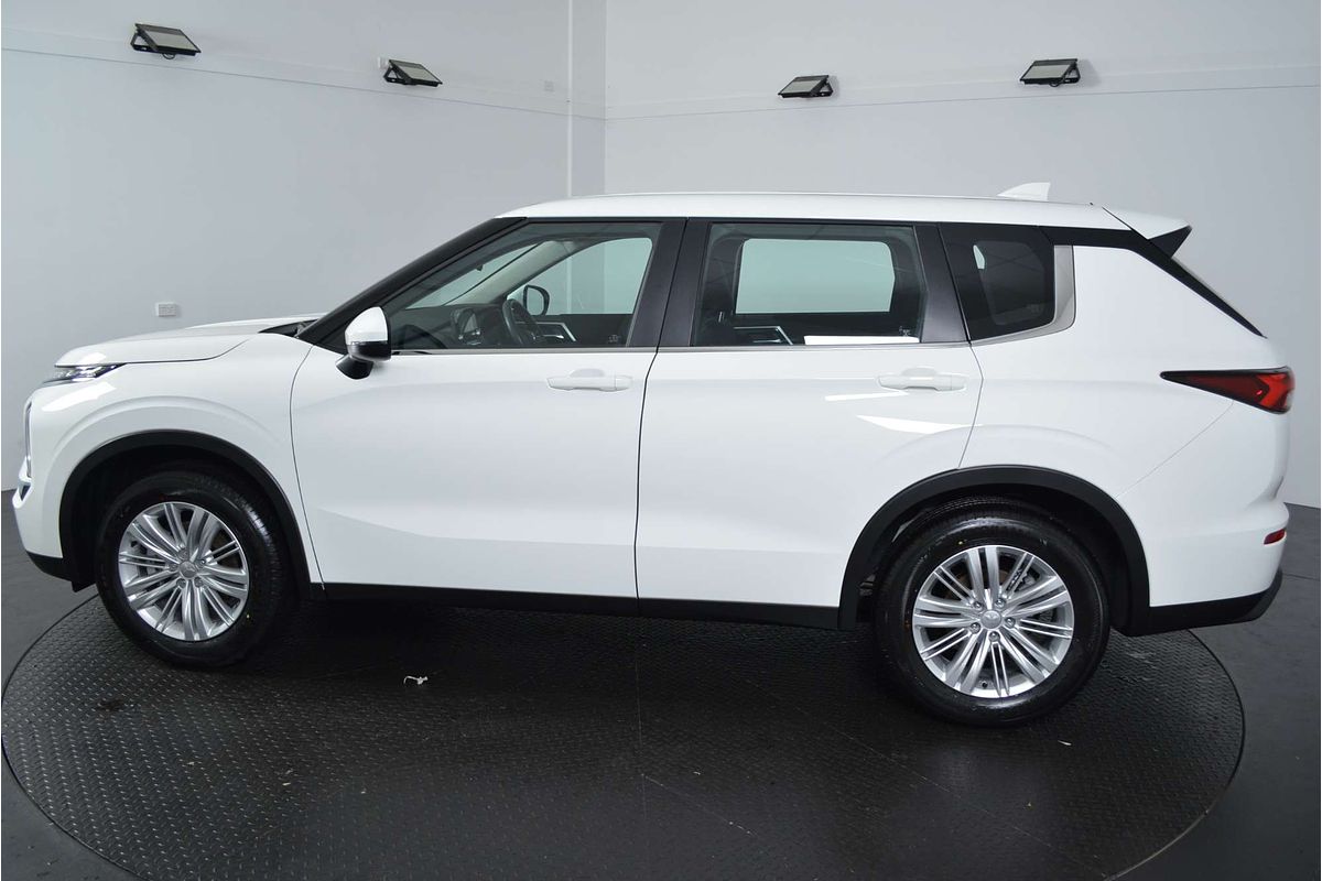 2025 Mitsubishi Outlander ES ZM