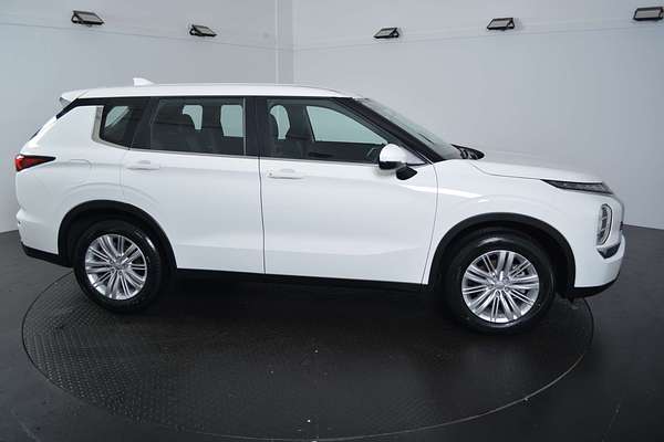 2025 Mitsubishi Outlander ES ZM