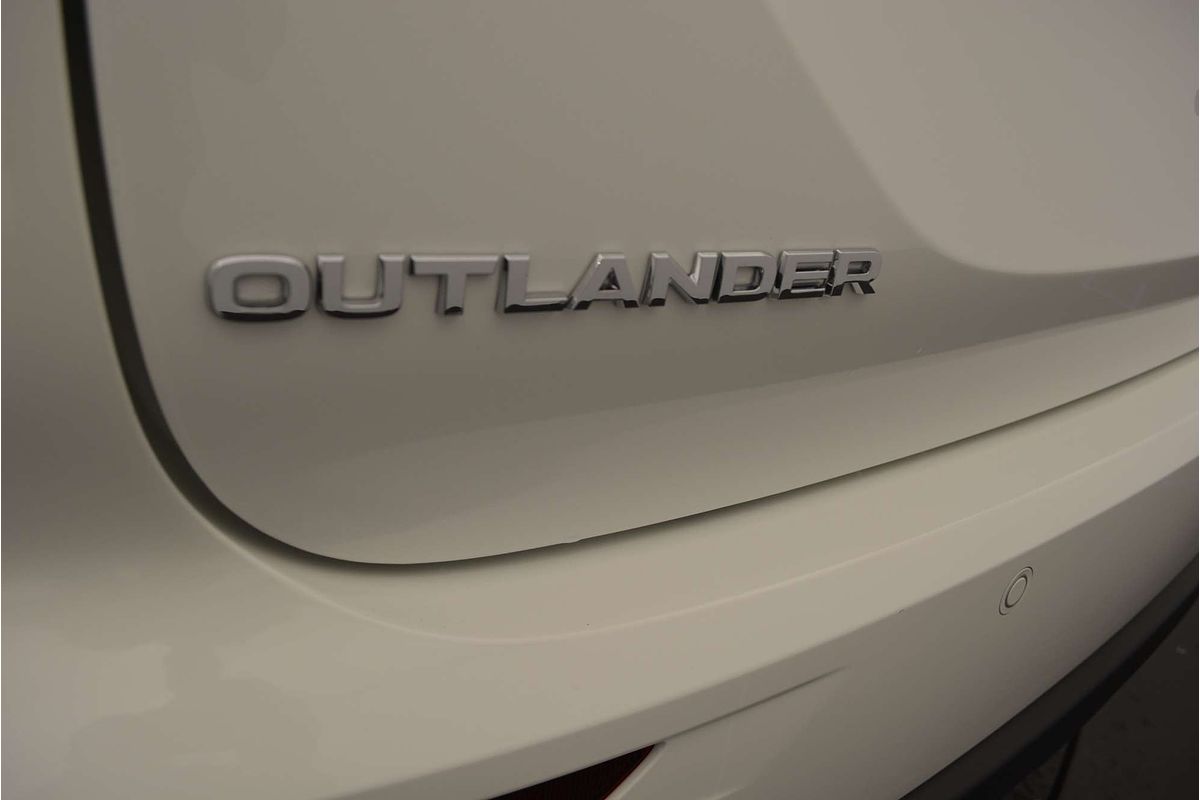 2025 Mitsubishi Outlander ES ZM