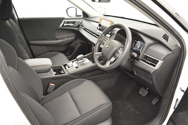 2025 Mitsubishi Outlander ES ZM