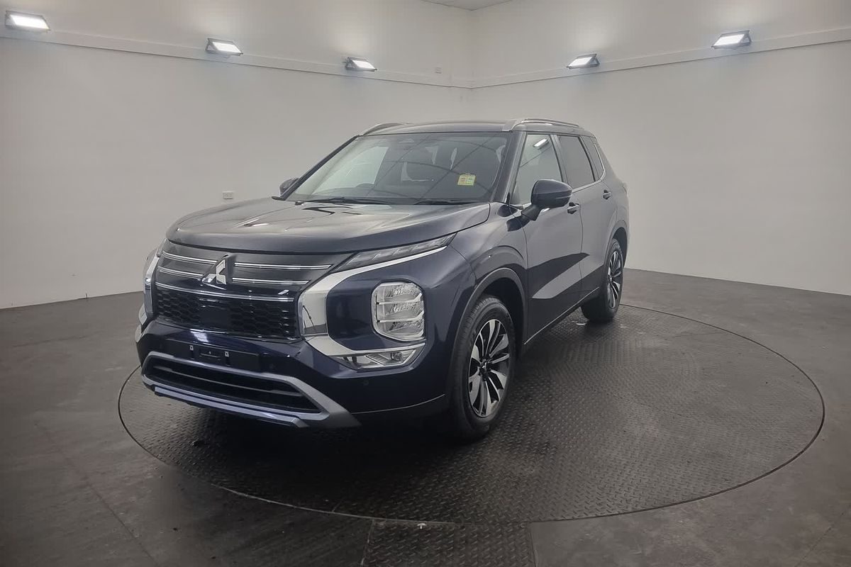 2025 Mitsubishi Outlander LS ZM