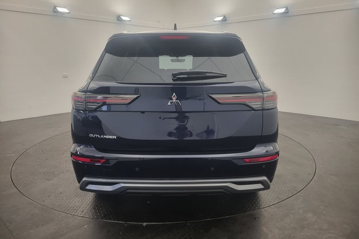 2025 Mitsubishi Outlander LS ZM