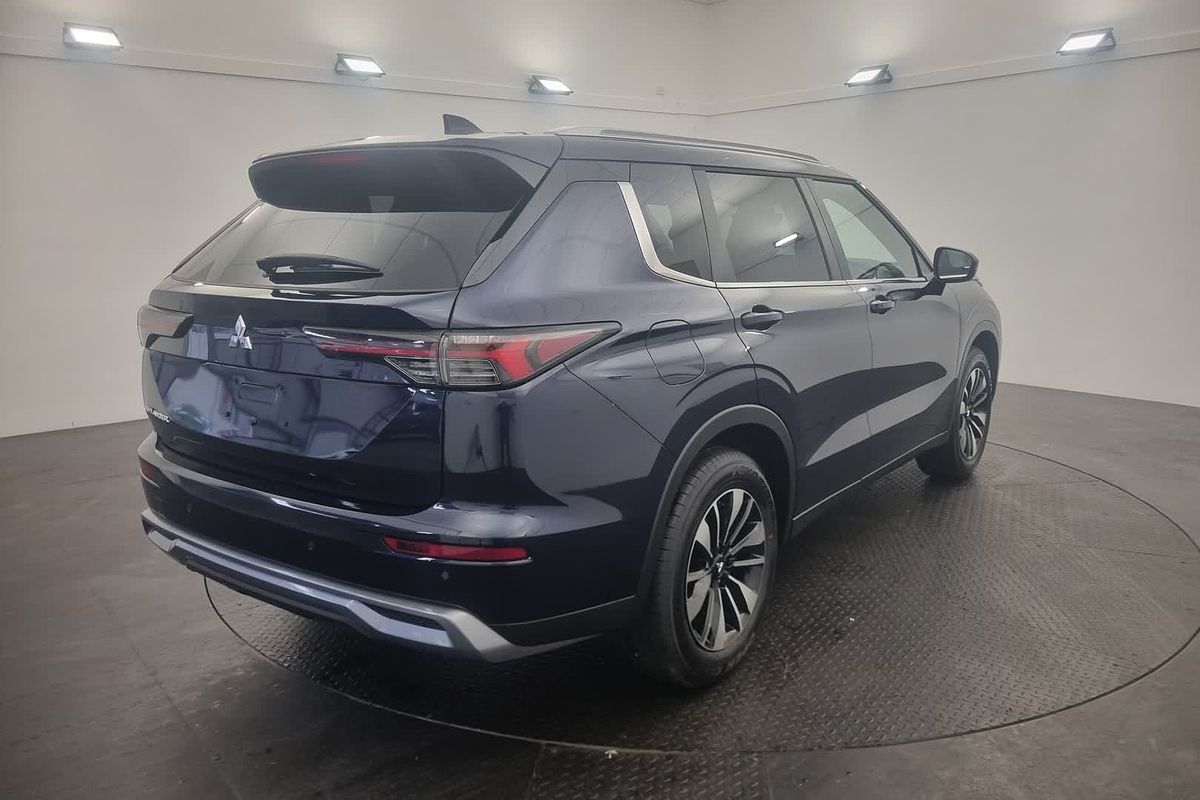 2025 Mitsubishi Outlander LS ZM