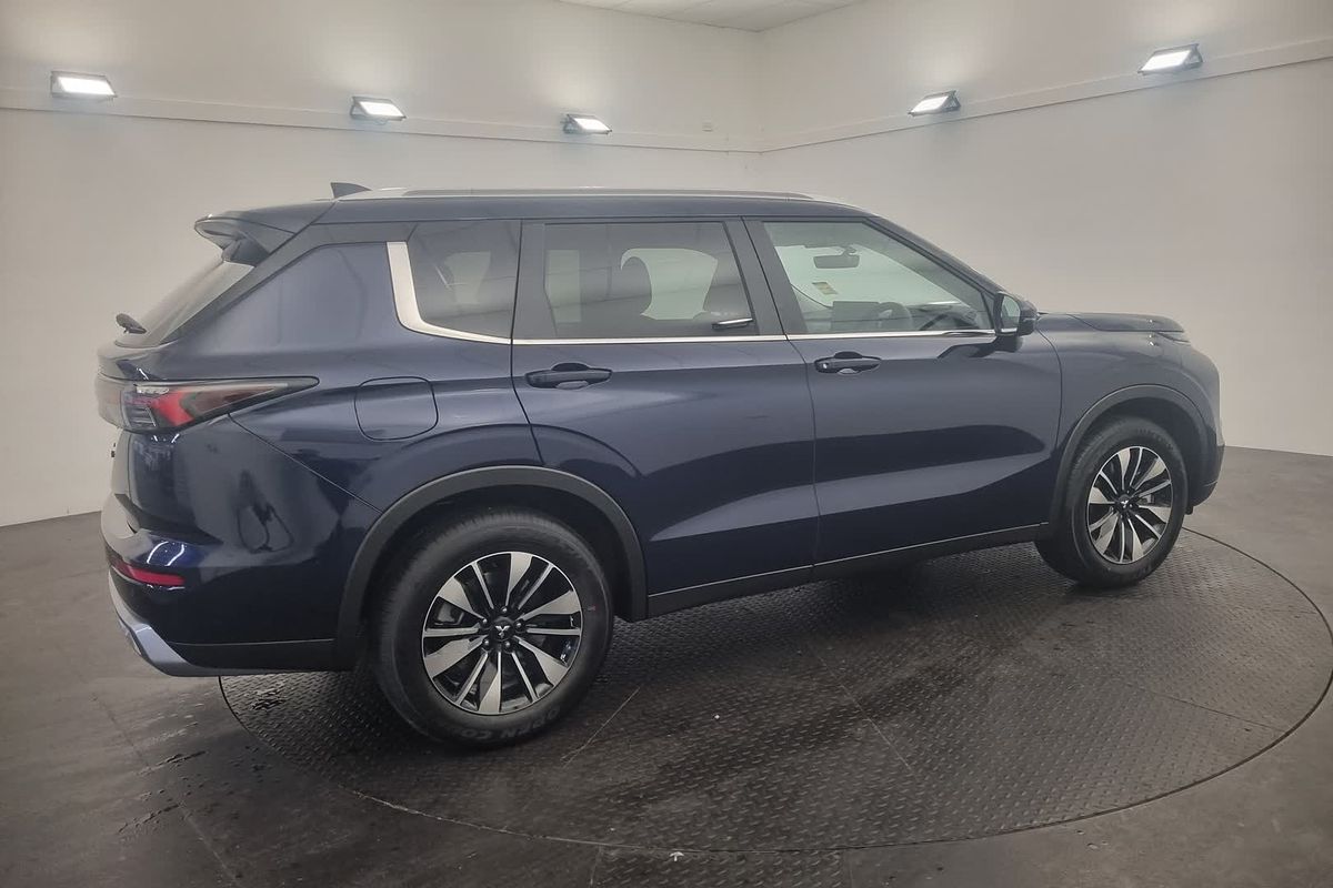 2025 Mitsubishi Outlander LS ZM