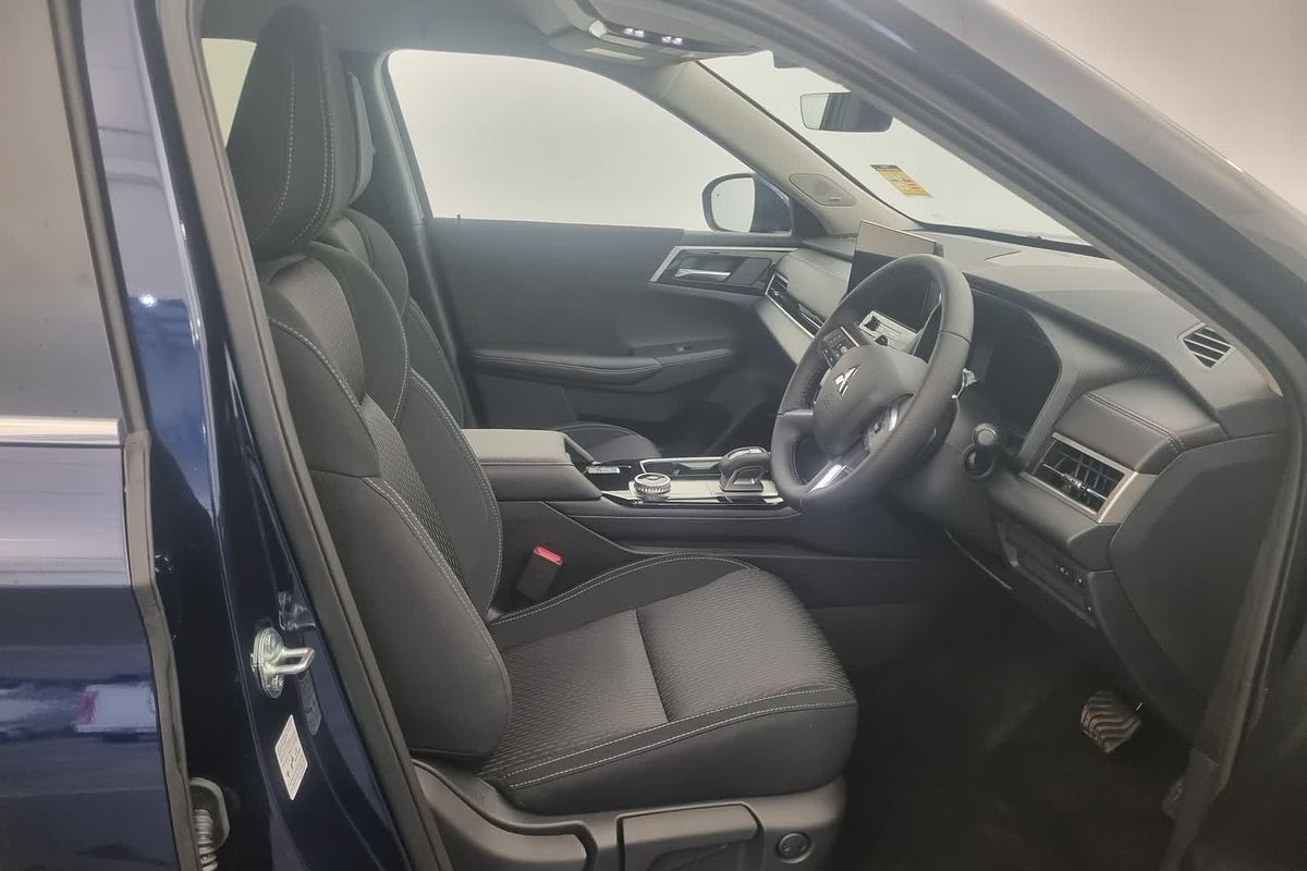 2025 Mitsubishi Outlander LS ZM