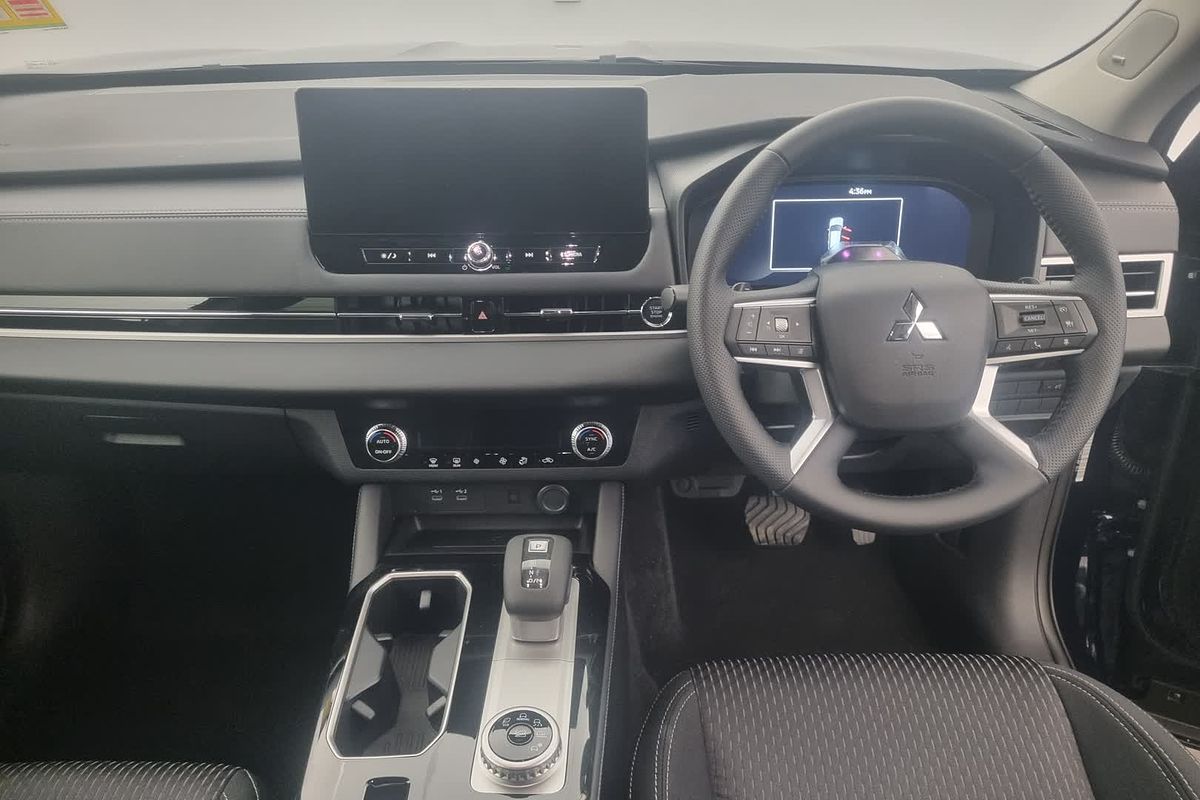 2025 Mitsubishi Outlander LS ZM